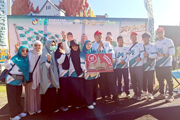 Sambut Milad ke-34, FK UMI Edukasi Warga Makassar Soal Bantuan Hidup Dasar
