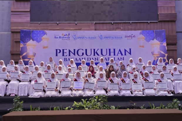 223 Siswa SMPIT-SMAIT Ar-Rahmah Ikuti Pengukuhan Bacaan dan Hafalan Al-Quran