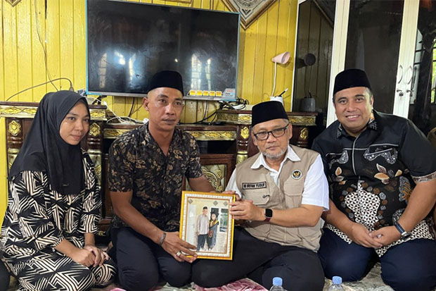 Menteri Haji Takziah ke Rumah Jemaah Haji Maros yang Wafat di Tanah Suci