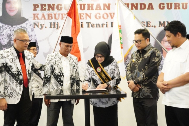 PGRI Gowa Kukuhkan Andi Tenri Indah sebagai Bunda Guru Pertama di Sulsel