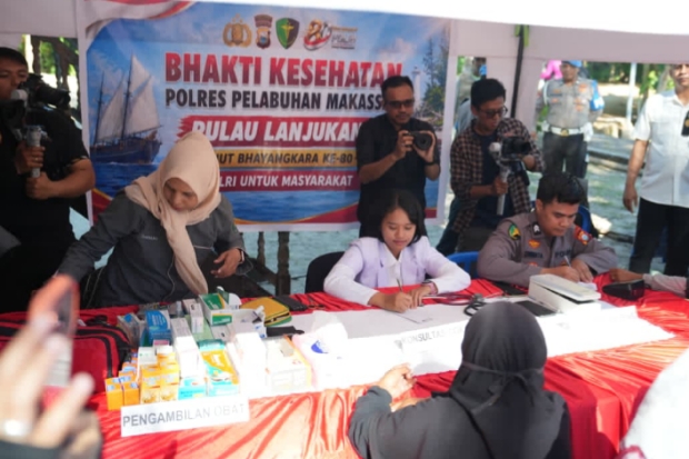 Polda Sulsel dan Pemkot Makassar Salurkan Bantuan ke Pulau Lanjukang