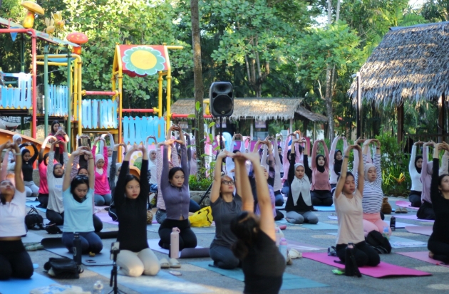 Bugis Waterpark Adventure Konsisten Hadirkan Nature Yoga untuk Pecinta Olahraga