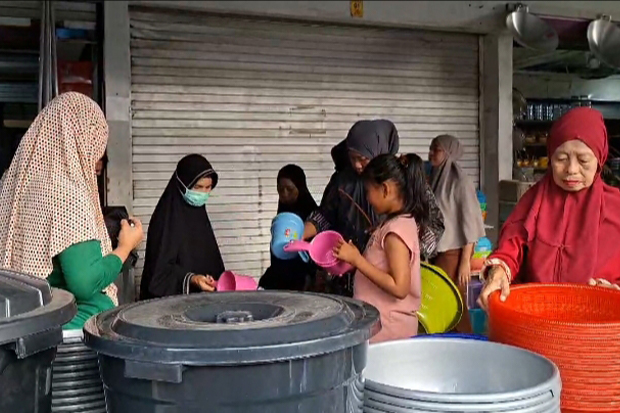 Peringati 10 Muharram, Warga Parepare Borong Baskom hingga Ember