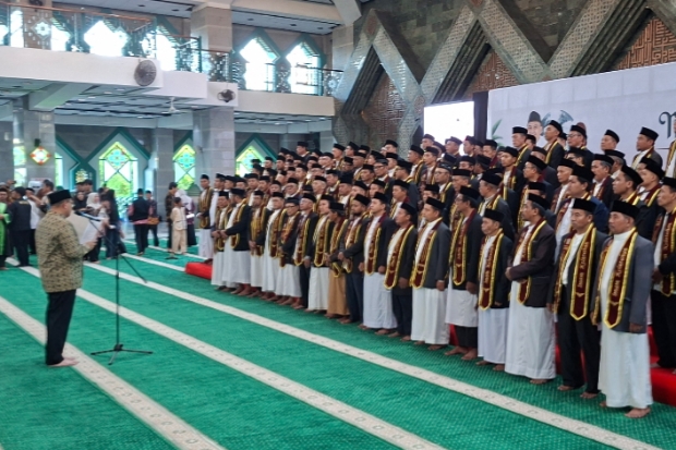 Lantik 153 Imam Kelurahan, Wali Kota Makassar Tekankan Peran Sosial Masjid