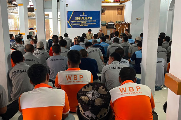 Bedah Isu Krusial Undang-undang Baru, Tim Penyuluh Hukum Edukasi WBP Lapas Parepare