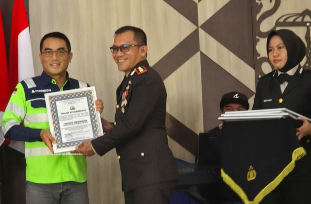 Dukung Pelayanan Masyarakat, Dirut MDA Raih Penghargaan Polres Luwu