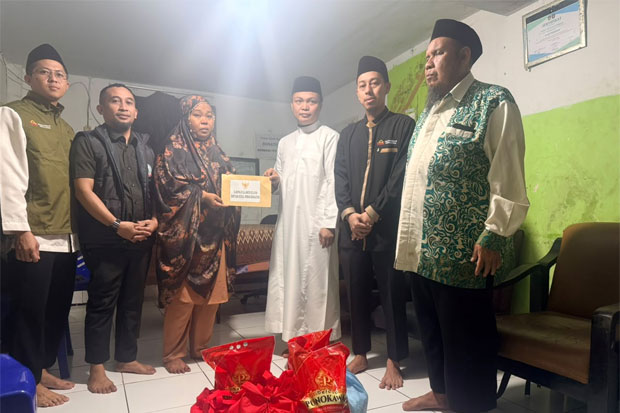 Gubernur Salurkan Bantuan untuk Keluarga Anak Korban Tenggelam di Pantai Depan Masjid 99 Kubah