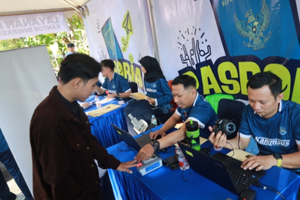Imigrasi Makassar Layani Permohonan Paspor di Car Free Day Lewat PASPORIA