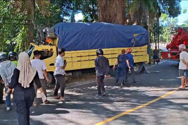 Truk Tabrak Motor di Parepare, Satu Orang Dilarikan ke RS