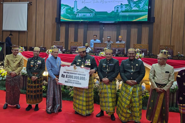 Rayakan HUT ke-67, Maros Terima Bantuan Infrastruktur, Masjid, dan UMKM