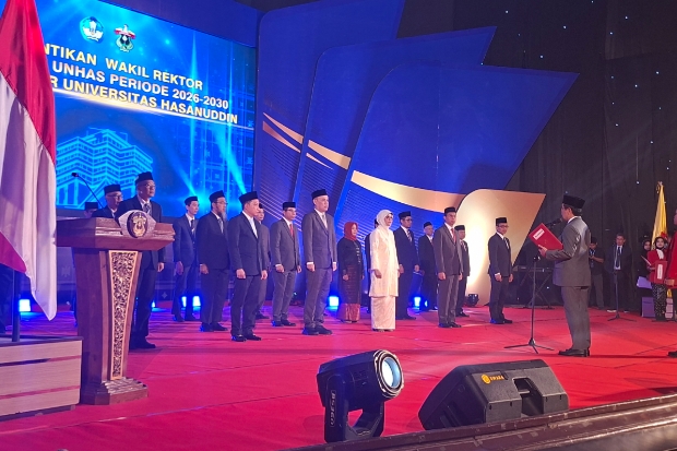 Lantik 21 Pejabat Baru Unhas, Prof JJ Tekankan Transformasi Digital dan Riset Global