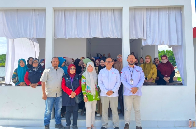 OJK Edukasi Keluarga Nelayan Sinjai Kelola Keuangan & Hindari Pinjol Ilegal