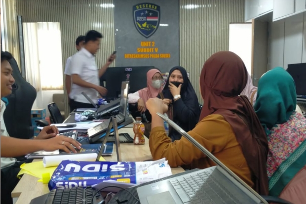 Puluhan Korban Umrah Subsidi Sambangi Polda Sulsel, Desak Refund Segera Dituntaskan