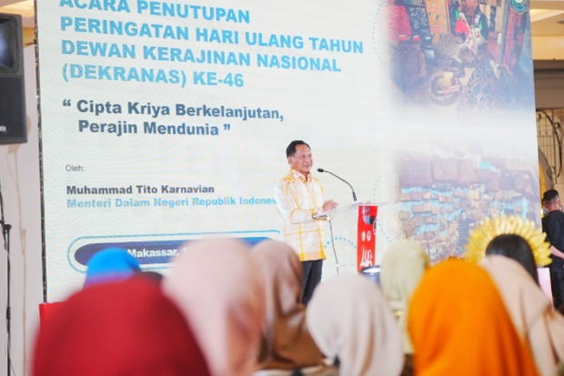 Mendagri Kenakan Wastra Sutra Gowa Saat Tutup Rangkaian HUT Dekranas