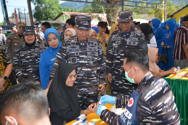 TNI AL Gelar Bakti Sosial dan Kesehatan Moment HUT Kodaeral VI