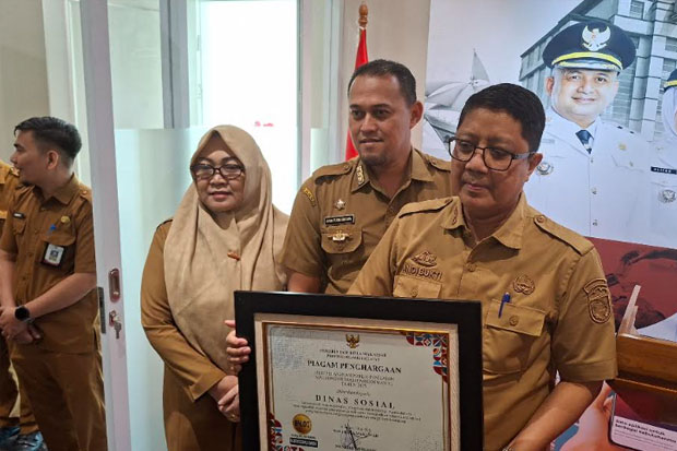 Dinas Sosial Makassar Raih Penghargaan Pelayanan Publik dari Ombudsman RI