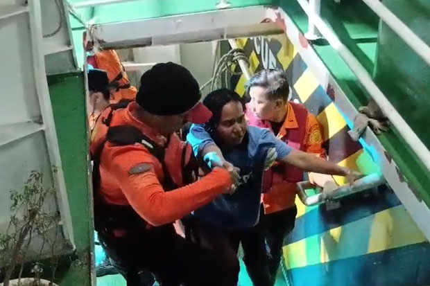 Lima Penumpang KM Nurul Salsa Ditemukan Selamat, Berpegangan pada Rompong Nelayan