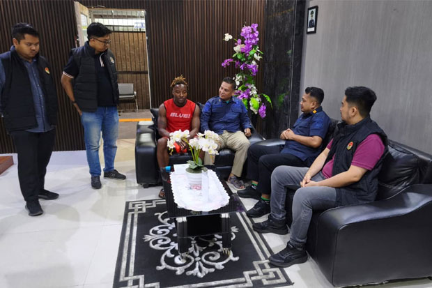 Imigrasi Parepare Limpahkan Deteni WN Kamerun ke Rudenim Makassar