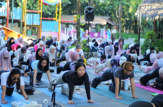 152 Peserta Ramaikan Nature Yoga Bugis Waterpark, Dorong Gaya Hidup Sehat