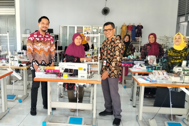Kemensos Salurkan Bantuan Kewirausahaan Bagi Kelompok Rentan di Makassar