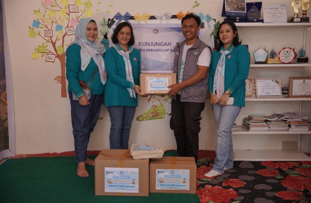 Peringati Hari Anak Nasional, PIKK PLN UIP Sulawesi Donasi 192 Buku untuk TBM Rakit Gowa