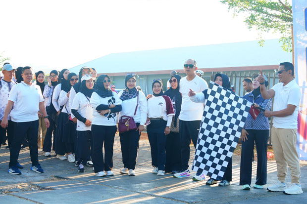 Fun Walk Jadi Ajang Kanwil Kemenkum Sulsel Bangkitkan Semangat Produktif