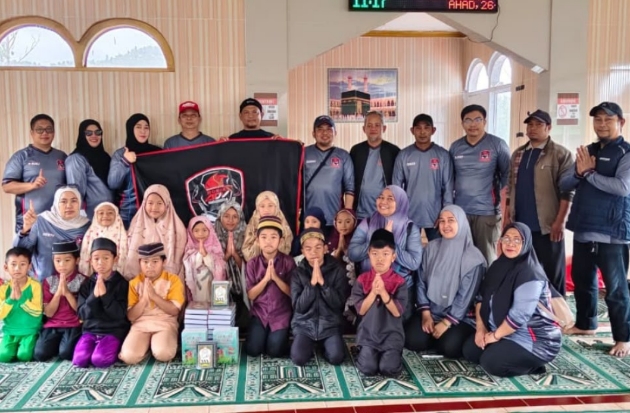 Gowata Sakti Motor & Honda ADV Chapter Gowa Salurkan Al-Quran untuk Santri
