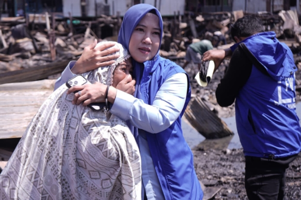 Fatma Wahyuddin Kunjungi Korban Kebakaran Tallo, Bantu Warga Terdampak