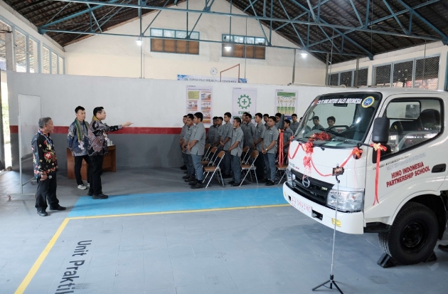 Jejak Hino di Balik Kemajuan Industri Transportasi Indonesia