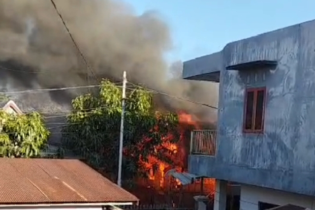 Dua Rumah Semi Permanen di Parepare Hangus Terbakar