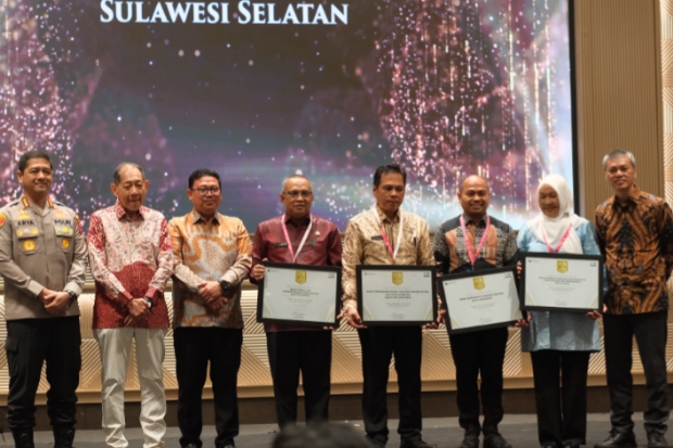 Diskominfo Makassar Raih Penghargaan Public Service Of The Year 2026