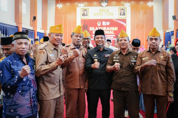 Peringatan Bulan Kemerdekaan, Gubernur Sulsel Silaturahmi dengan Keluarga Pejuang Bangsa