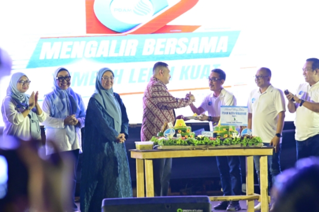 Gathering Pegawai HUT ke-102 Perumda Air Minum, Munafri Tekankan Profesionalitas