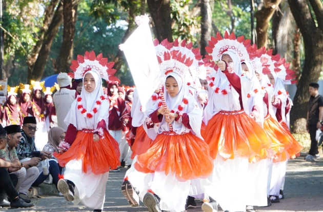 Bukit Baruga Semarakkan HUT ke-81 RI Lewat Aksi Sosial & Lomba