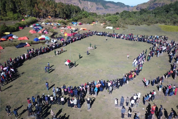 Ribuan Pendaki Peringati HUT RI ke 81 di Gunung Bawakaraeng
