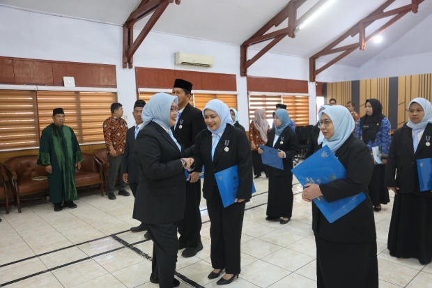 9 Pejabat Fungsional Resmi Dilantik, 12 Pegawai BKKBN Sulsel Raih Satyalancana Karya Satya