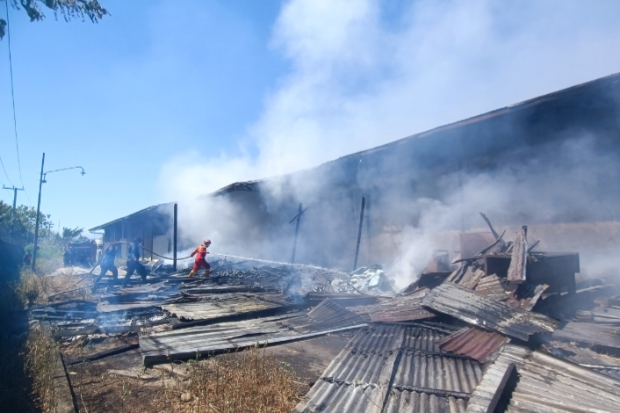 Gudang Pertanian BUMN di Maros Ludes Terbakar