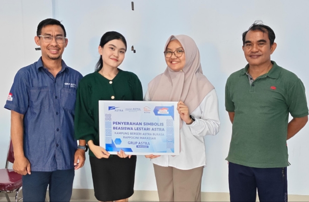 Grup Astra Makassar Salurkan Beasiswa untuk 10 Pelajar KBA Burasa