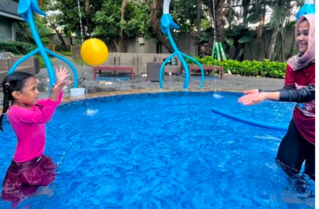 Lewat Gerak & Permainan di Air, Zivana Montessori Hadirkan Program Hidroterapi untuk Anak