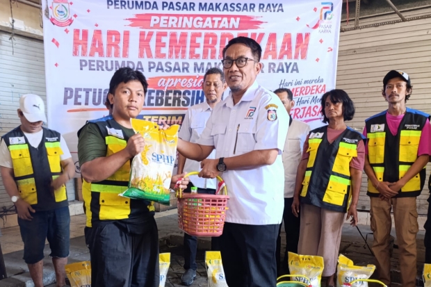 80 Paket Sembako Diberikan Petugas Kebersihan, Apresiasi Garda Terdepan Pilah Sampah