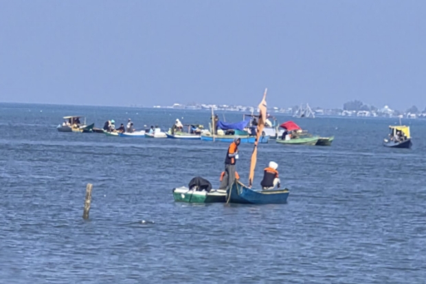 Meriahkan HUT RI ke-81, Warga Pesisir Pangkep Gelar Lomba Perahu Katinting