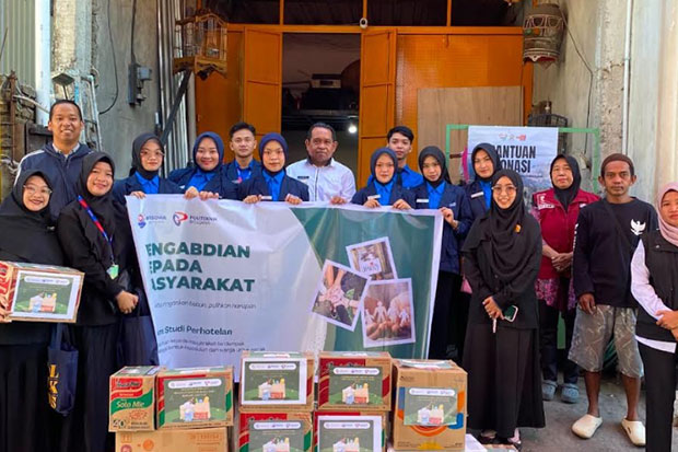 Prodi Perhotelan Politeknik Bosowa Salurkan Donasi untuk Korban Kebakaran Baraya