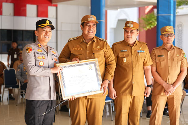 Bantu Pemulihan Piutang, Polres-Kajari Maros Terima Penghargaan dari Pemerintah