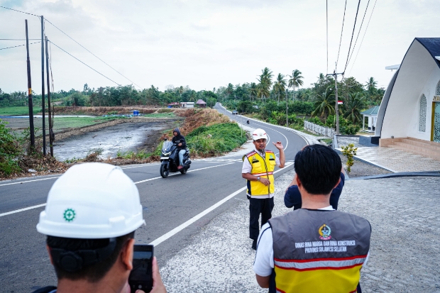 Gubernur Sulsel Tinjau Ruas Paleteang-Malimpung hingga Batas Enrekang Sudah Mulus