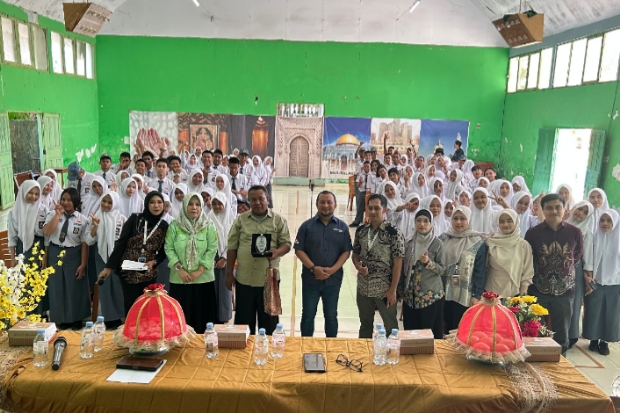 FIFGROUP Bekali Siswa SMKN 7 Makassar Literasi Keuangan