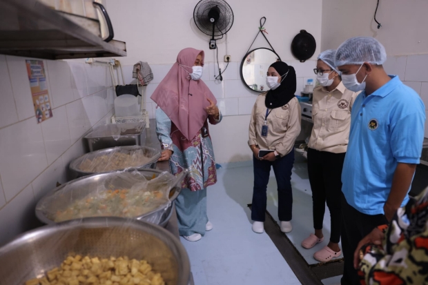 Pastikan MBG Tepat Sasaran, Kepala BKKBN Sulsel Tinjau SPPG Benteng 02 Selayar