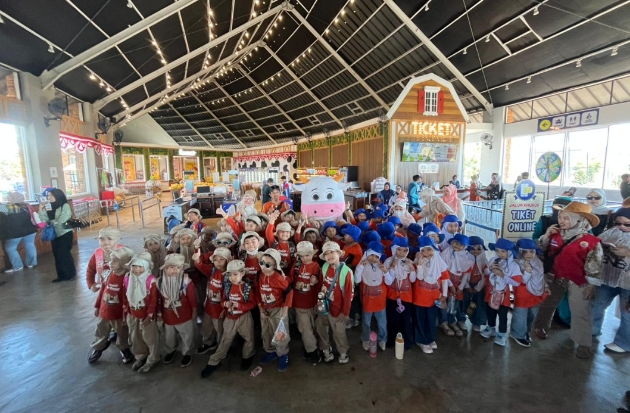 Bikin Milkshake Sendiri, Siswa Kelas 1 SD Islam Athirah Belajar Mandiri di Dairyland