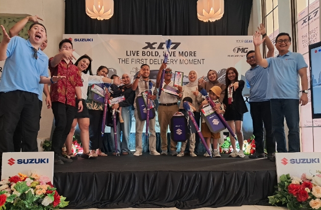 Suzuki Dekatkan Diri dengan Konsumen Lewat Penyerahan XL7 Terbaru di Makassar