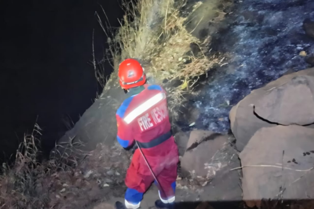 Tim Damkarmat Maros Sisir dan Padamkan Titik Api di Pos 5 Bulu Saukang