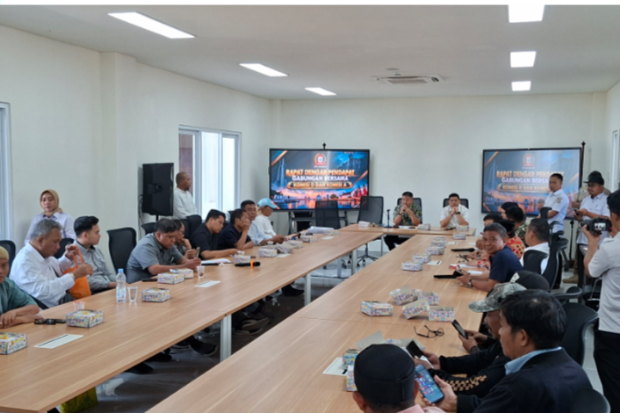 DPRD Makassar Bahas Polemik Anggaran Seragam Gratis